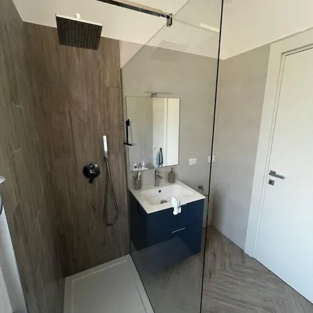 New Cozy With Lakeview Cerro (Laveno-Mombello)